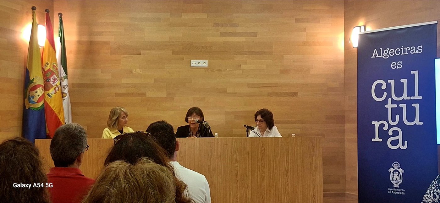 Presentación de los últimos libros de Rosa Romojaro en el Centro Documental José Luis Cano de Algeciras